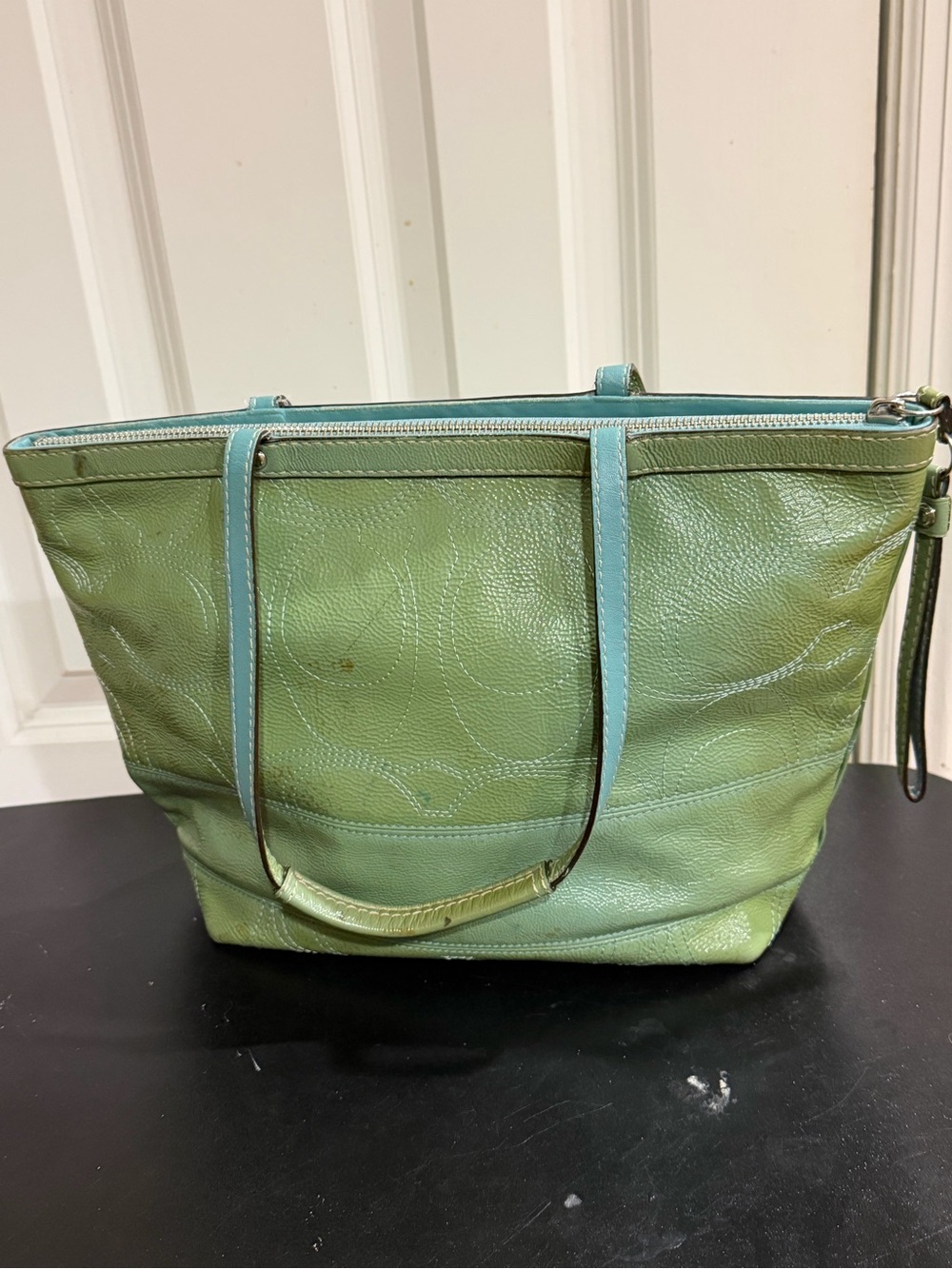Coach Light Green patent Leather Tote with Logo Medallion F15142 - Picture 6 of 11